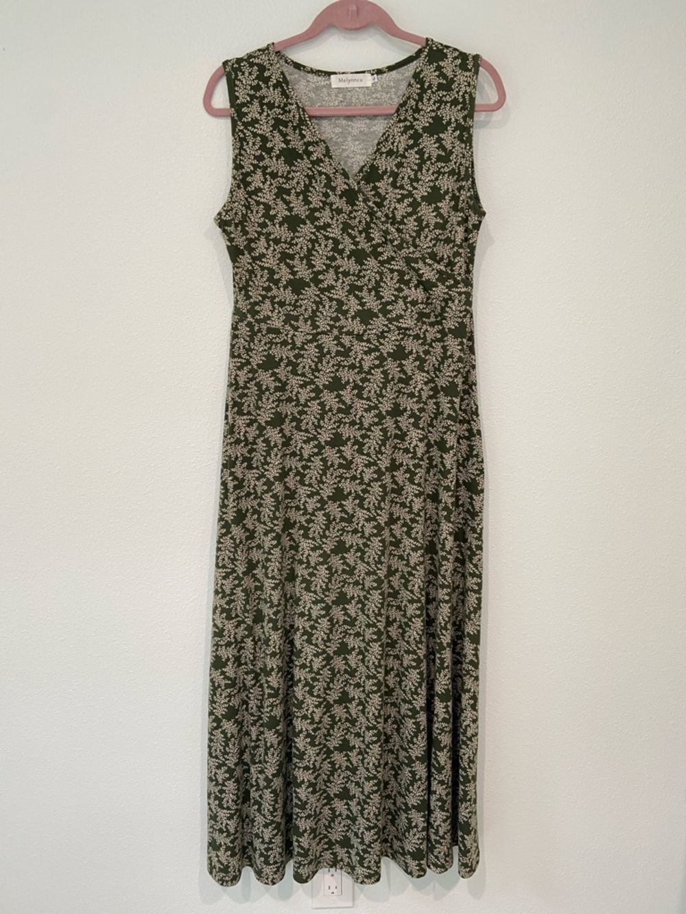 Melynnco Sleeveless Olive Green Floral Maxi Dress. Size L